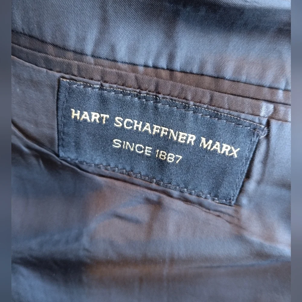 Suits - Picture 9 of 10